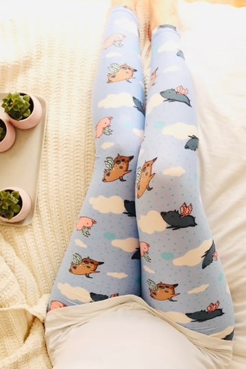 Flying Piglet Print CURVY SIZE Leggings