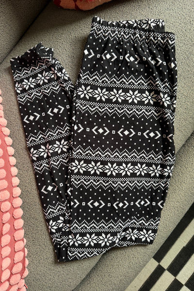 Nordic Christmas Black/White Knit Print CURVY SIZE Leggings
