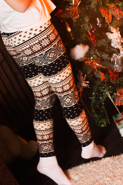 http://www.celebrityleggings.com/cdn/shop/products/nordic_christmas_ultra_soft_women_s_leggings_one_size_grande.JPG?v=1604274869