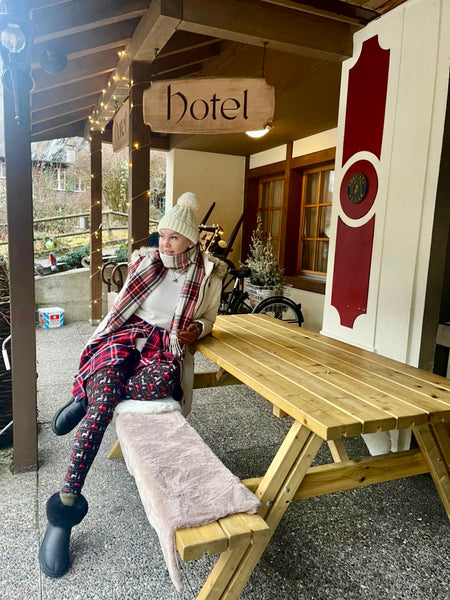 Yoga Waist 5" Black/Red Reindeer Print Leggings