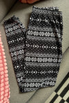 Nordic Christmas Black/White Knit Print CURVY SIZE Leggings