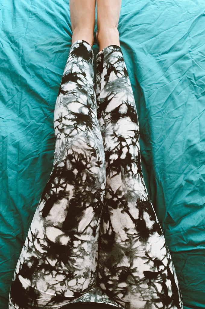 Yoga Waist 3 Inch Tie Dye Black/White Print Leggings – CELEBRITY
